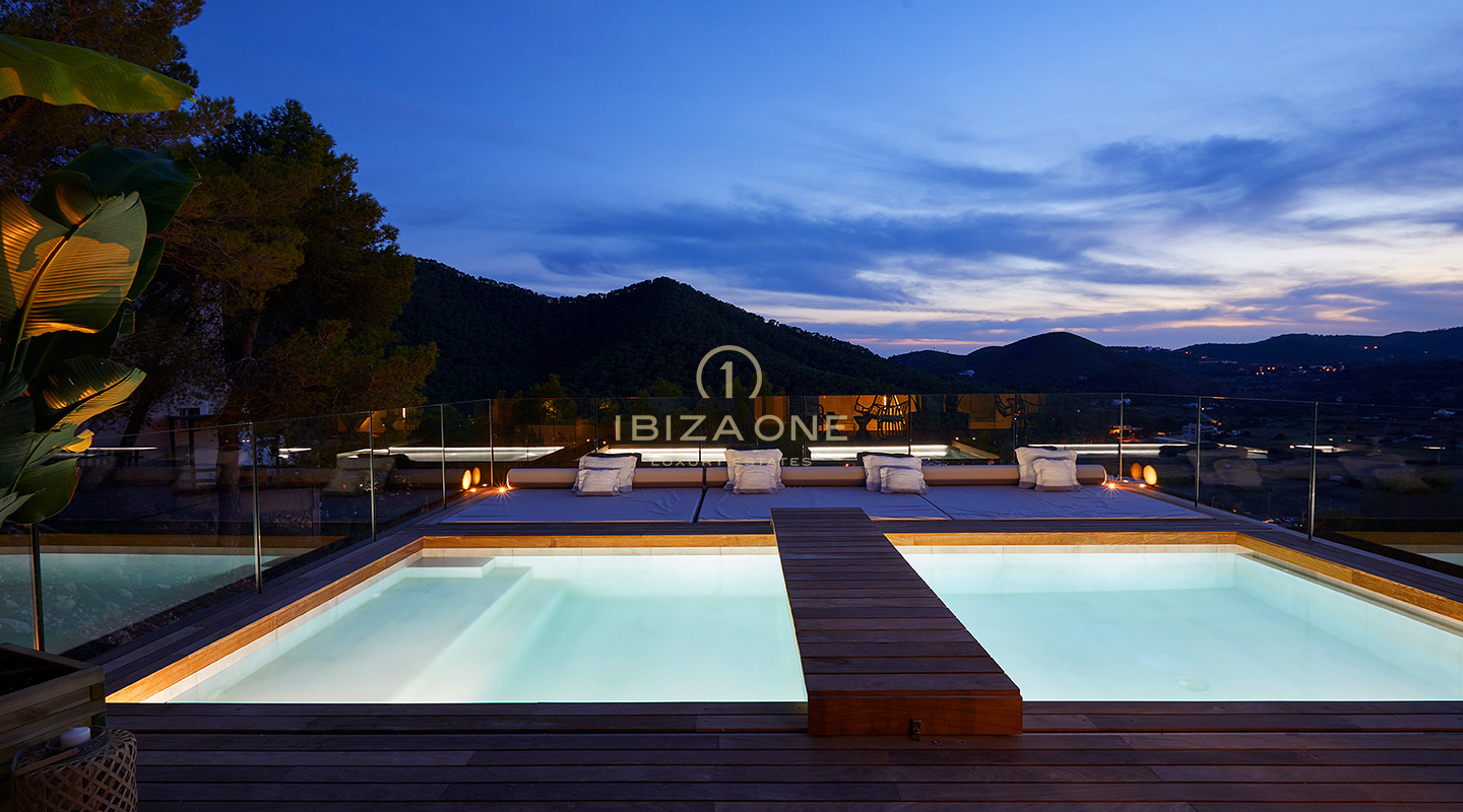 Luxury Oasis in Cala Llonga: Modern Luxury Villa with Sea Views, 3 Minutes from the Beach for Sale, Ibiza