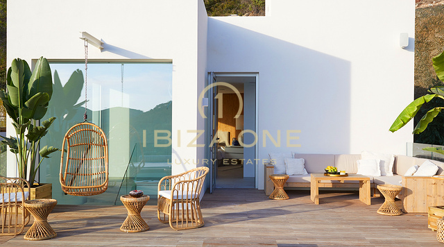 Luxury Oasis in Cala Llonga: Modern Luxury Villa with Sea Views, 3 Minutes from the Beach for Sale, Ibiza