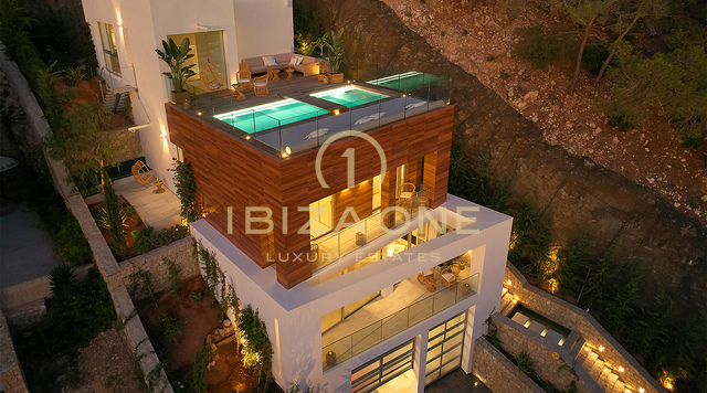 Oasis de luxe à Cala Llonga : Villa de luxe moderne avec vue sur la mer, à 3 minutes de la plage, à vendre, Ibiza