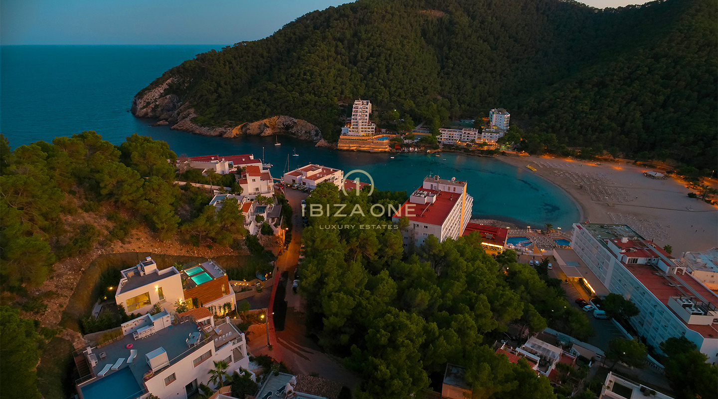 Luxury Oasis in Cala Llonga: Modern Luxury Villa with Sea Views, 3 Minutes from the Beach for Sale, Ibiza