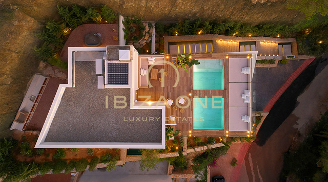 Oasis de luxe à Cala Llonga : Villa de luxe moderne avec vue sur la mer, à 3 minutes de la plage, à vendre, Ibiza