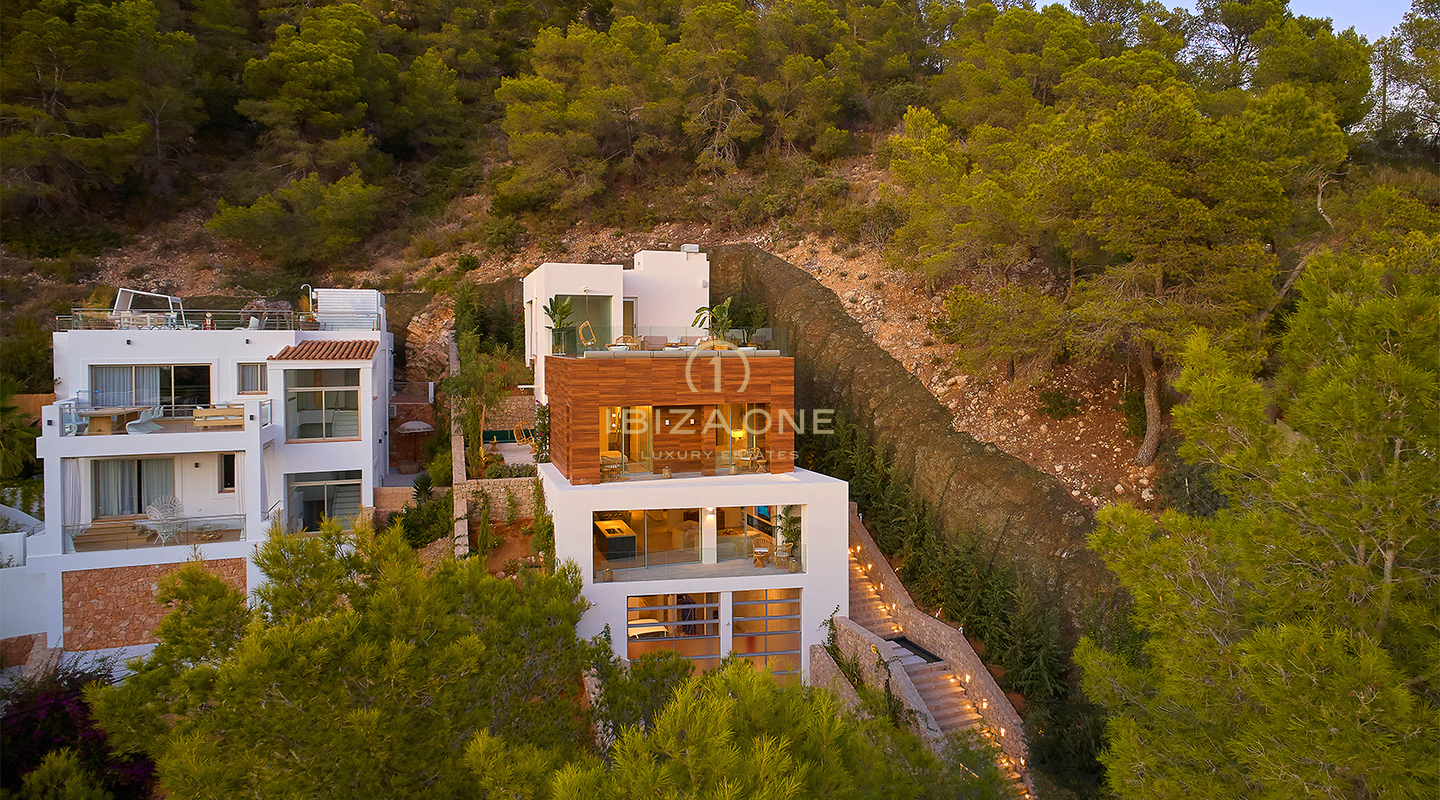 Oasi di lusso a Cala Llonga: moderna villa di lusso con vista sul mare, a 3 minuti dalla spiaggia in vendita, Ibiza