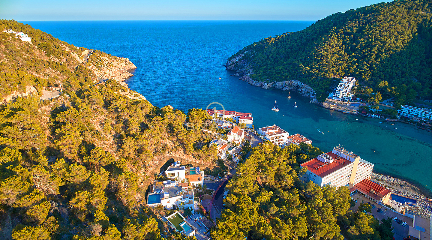 Luxury Oasis in Cala Llonga: Modern Luxury Villa with Sea Views, 3 Minutes from the Beach for Sale, Ibiza