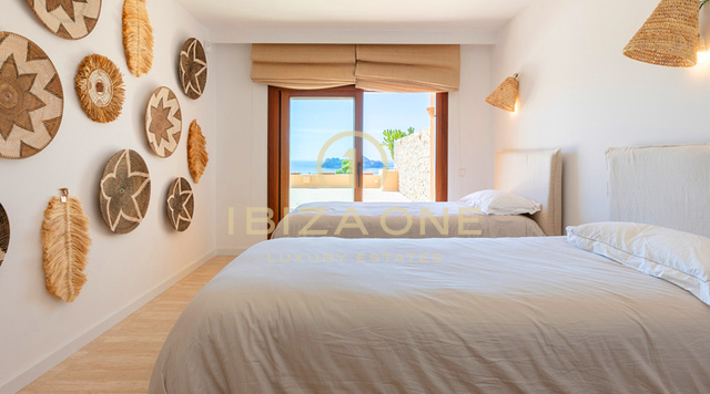 Luxe prachtig appartement met ongelooflijk uitzicht op Es Vedra te koop in Cala Carbo, Ibiza