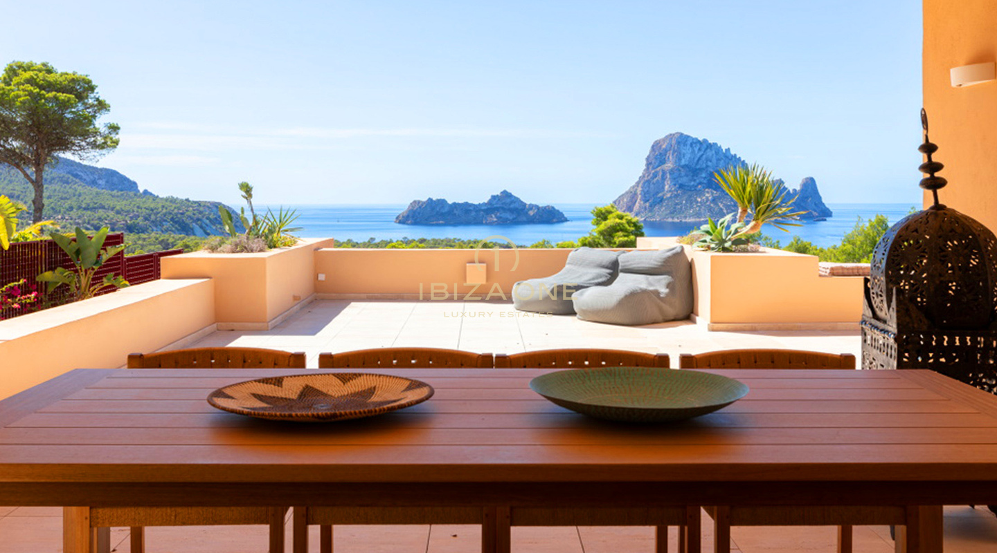 Superbe appartement de luxe avec vue incroyable sur Es Vedra à vendre à Cala Carbo, Ibiza