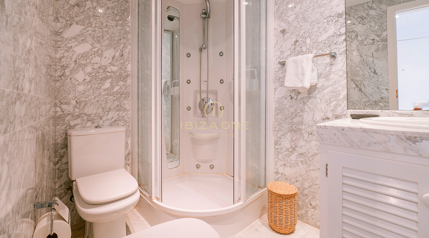 Mondern sea view apartment with luxurious finishes in Marina Botafoch for Sale, Ibiza