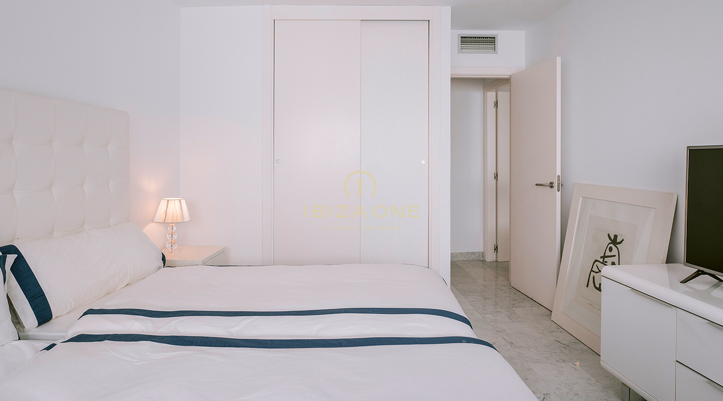 Mondern sea view apartment with luxurious finishes in Marina Botafoch for Sale, Ibiza