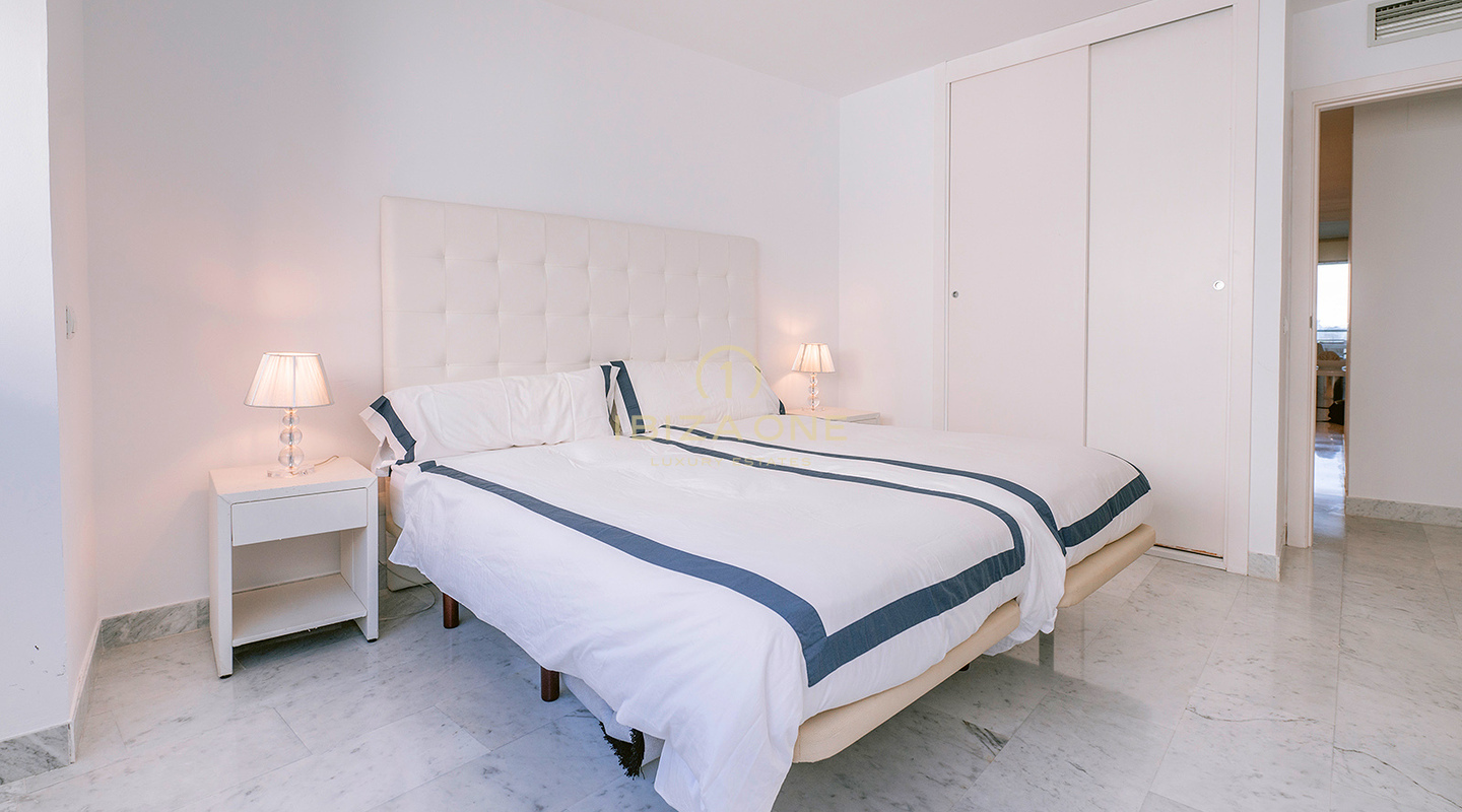 Appartamento moderno con vista mare e finiture di lusso a Marina Botafoch in vendita, Ibiza