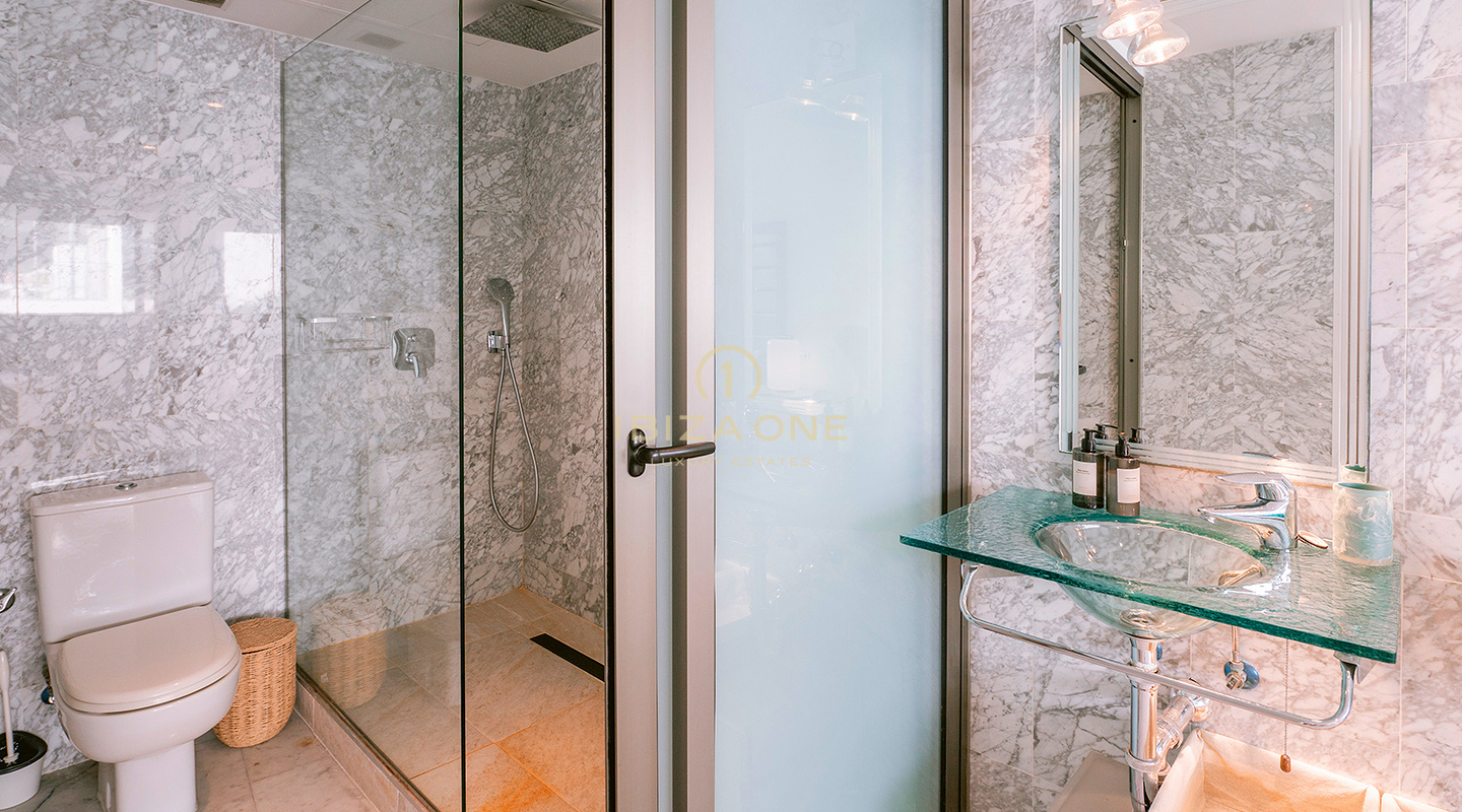 Mondern sea view apartment with luxurious finishes in Marina Botafoch for Sale, Ibiza