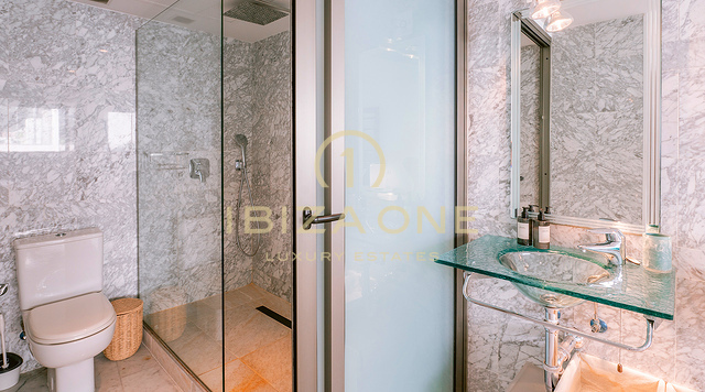 Modern appartement met zeezicht en luxe afwerking in Marina Botafoch te koop, Ibiza