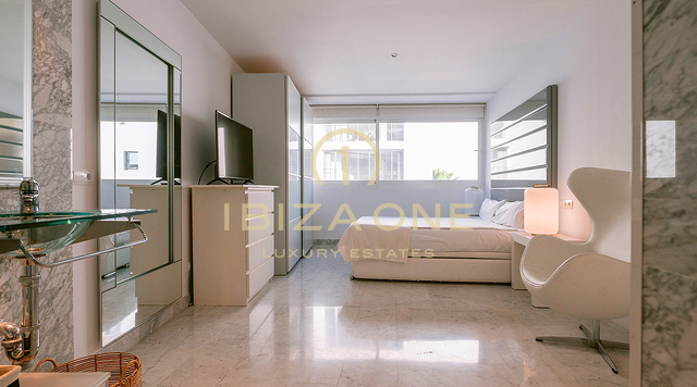 Appartamento moderno con vista mare e finiture di lusso a Marina Botafoch in vendita, Ibiza