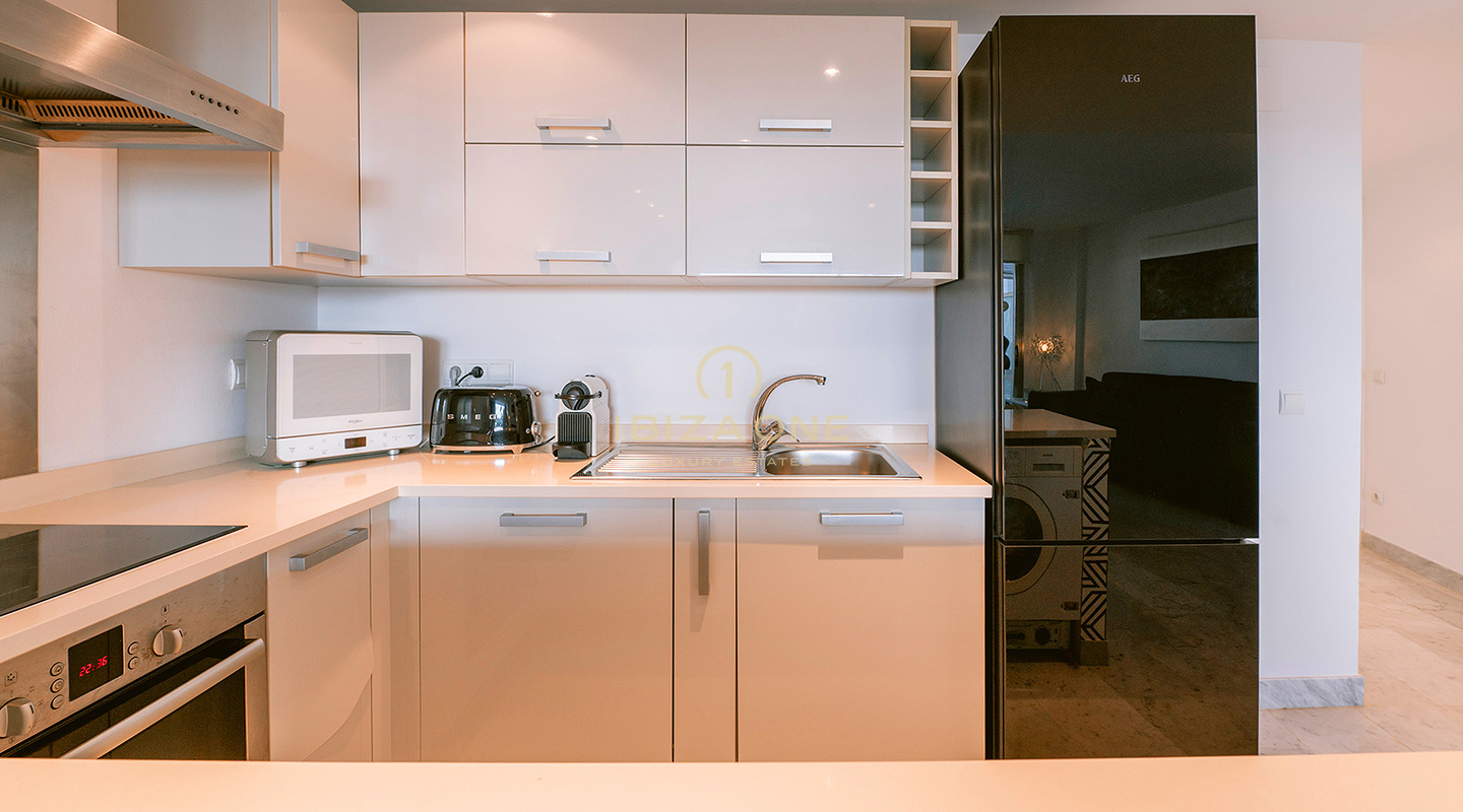 Mondern sea view apartment with luxurious finishes in Marina Botafoch for Sale, Ibiza