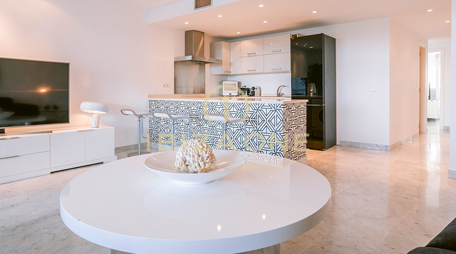 Apartamento moderno con vistas al mar y acabados de lujo en Marina Botafoch en venta, Ibiza
