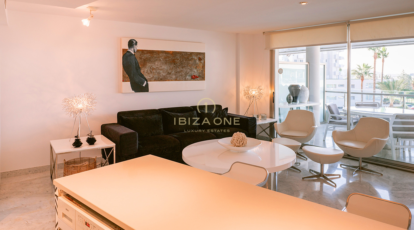 Appartamento moderno con vista mare e finiture di lusso a Marina Botafoch in vendita, Ibiza