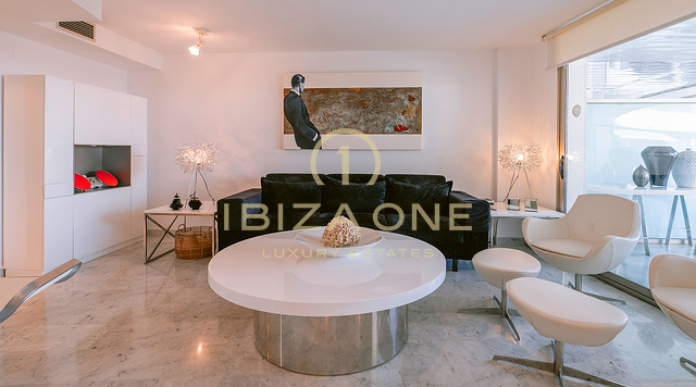 Mondern sea view apartment with luxurious finishes in Marina Botafoch for Sale, Ibiza