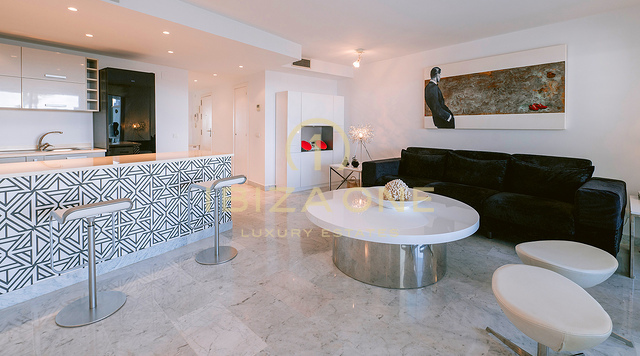 Modernes Apartment mit Meerblick und luxuriöser Ausstattung in Marina Botafoch zu verkaufen, Ibiza