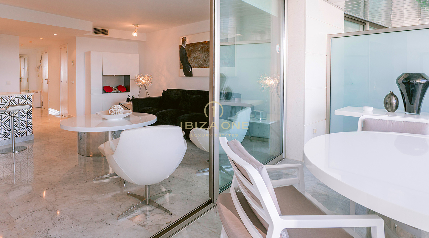 Mondern sea view apartment with luxurious finishes in Marina Botafoch for Sale, Ibiza