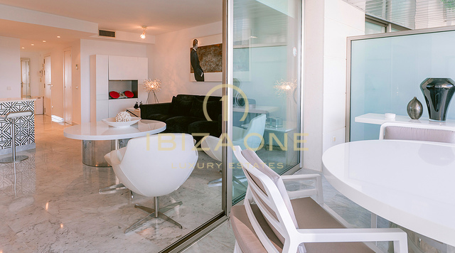 Mondern sea view apartment with luxurious finishes in Marina Botafoch for Sale, Ibiza
