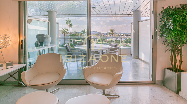 Mondern sea view apartment with luxurious finishes in Marina Botafoch for Sale, Ibiza