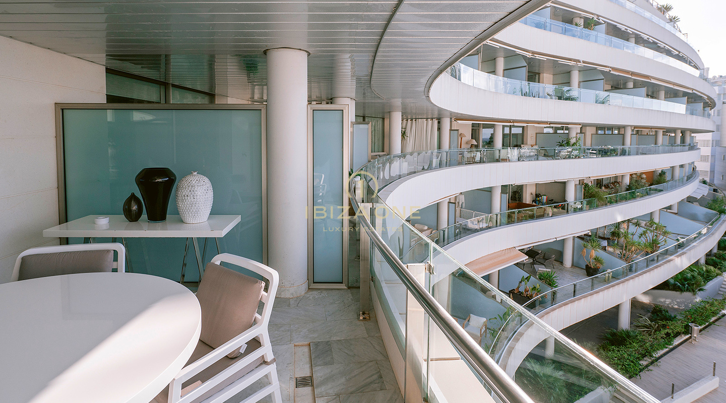 Modernes Apartment mit Meerblick und luxuriöser Ausstattung in Marina Botafoch zu verkaufen, Ibiza