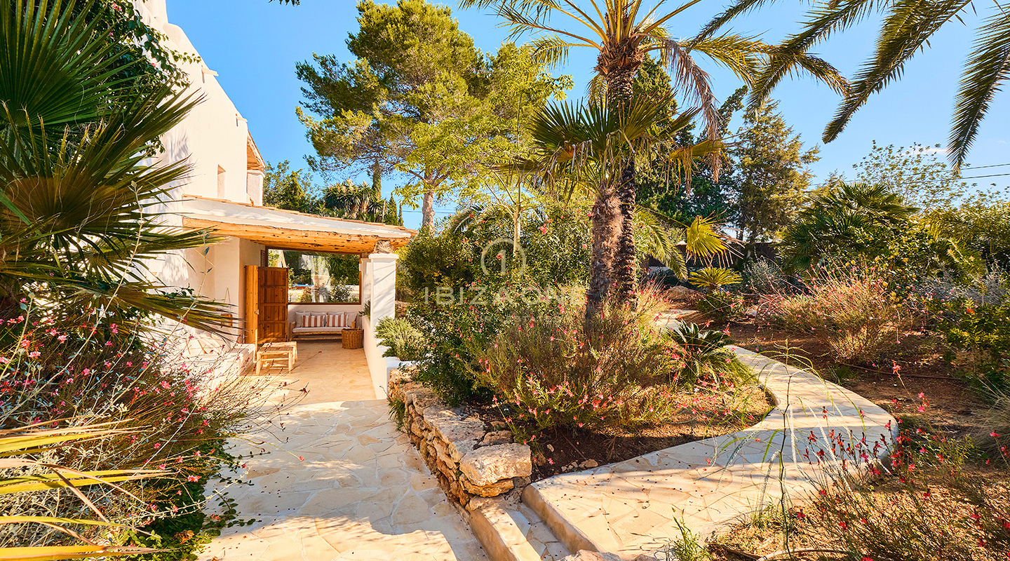 Finca éco-luxe rénovée de 500 ans avec licence de location à vendre près d'Ibiza, Ibiza