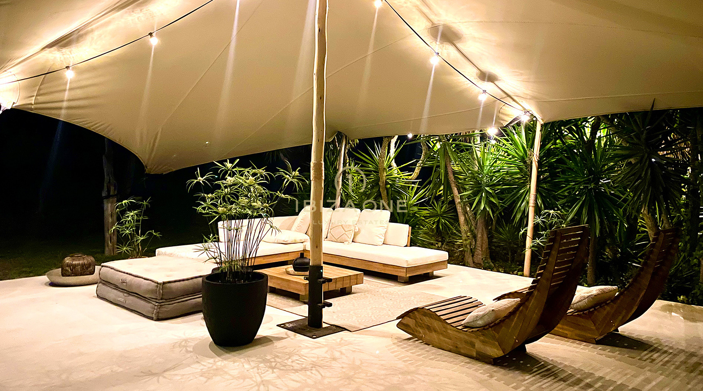 Moderne und luxuriöse Villa in der Nähe von Cala Comte und Cala Bassa mit touristischer Lizenz zu verkaufen, Ibiza