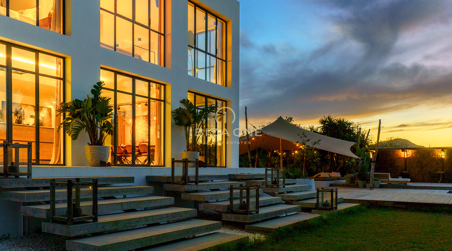 Moderne und luxuriöse Villa in der Nähe von Cala Comte und Cala Bassa mit touristischer Lizenz zu verkaufen, Ibiza