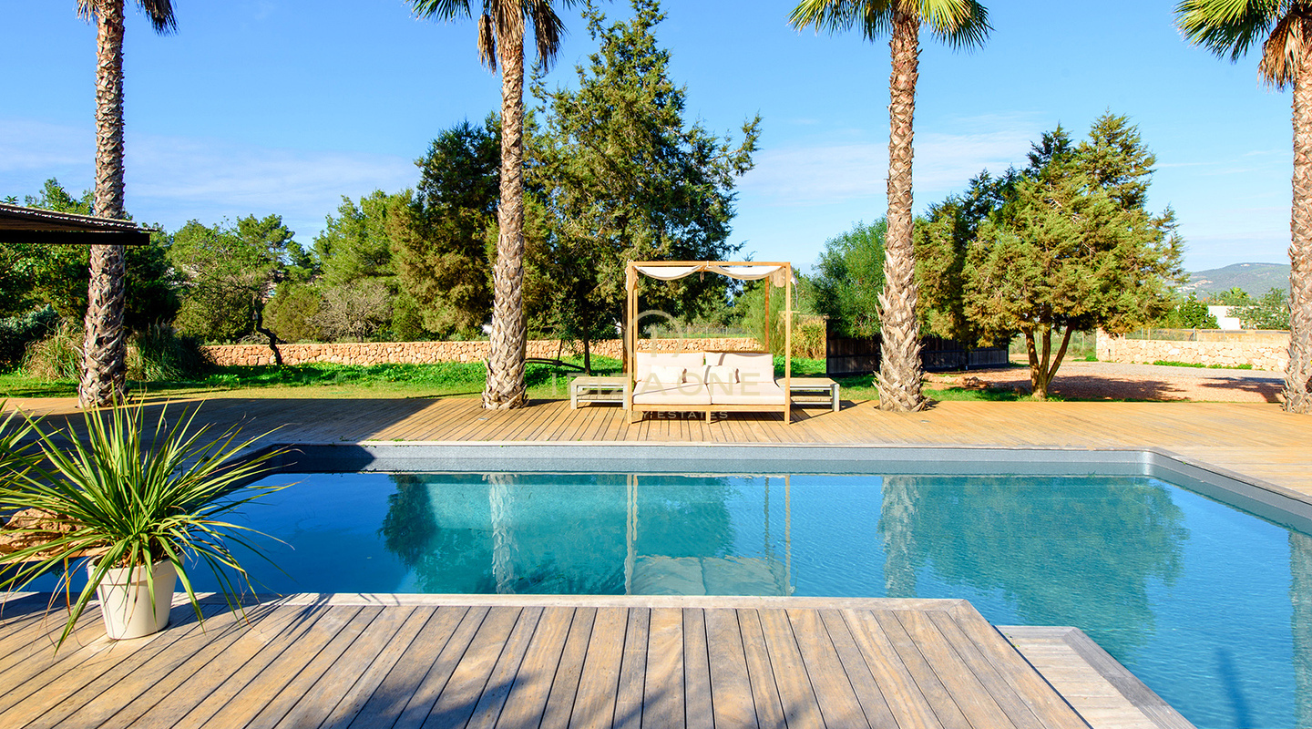 Moderne und luxuriöse Villa in der Nähe von Cala Comte und Cala Bassa mit touristischer Lizenz zu verkaufen, Ibiza