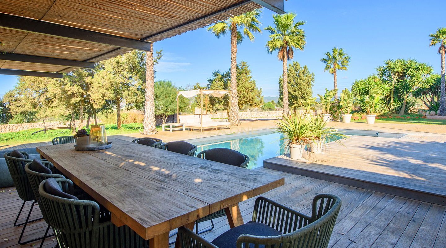 Moderna y lujosa villa cerca de Cala Comte y Cala Bassa con licencia turística en venta, Ibiza