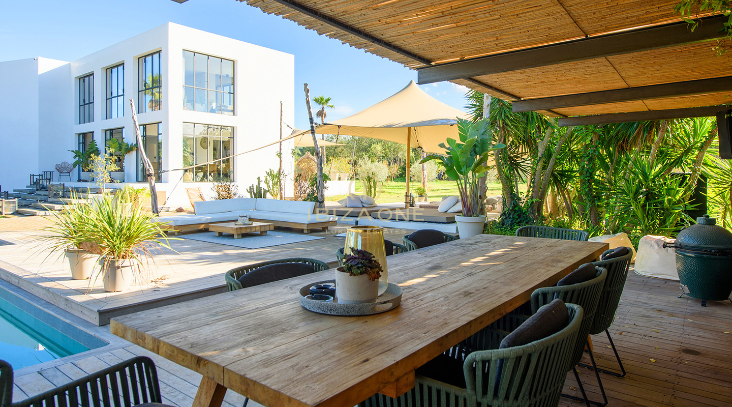 Moderna y lujosa villa cerca de Cala Comte y Cala Bassa con licencia turística en venta, Ibiza
