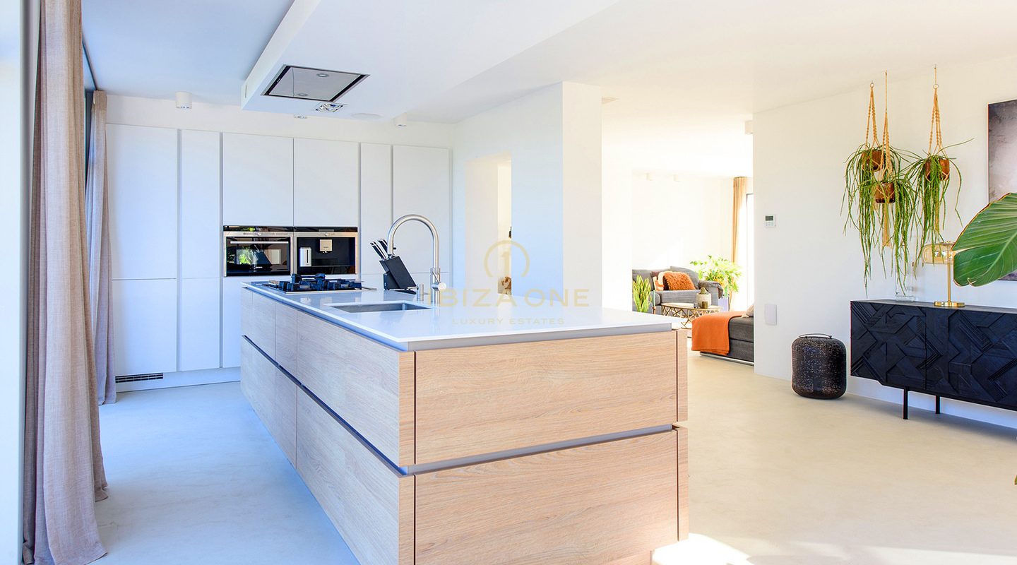 Moderna y lujosa villa cerca de Cala Comte y Cala Bassa con licencia turística en venta, Ibiza