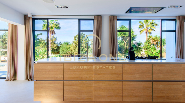Moderne und luxuriöse Villa in der Nähe von Cala Comte und Cala Bassa mit touristischer Lizenz zu verkaufen, Ibiza