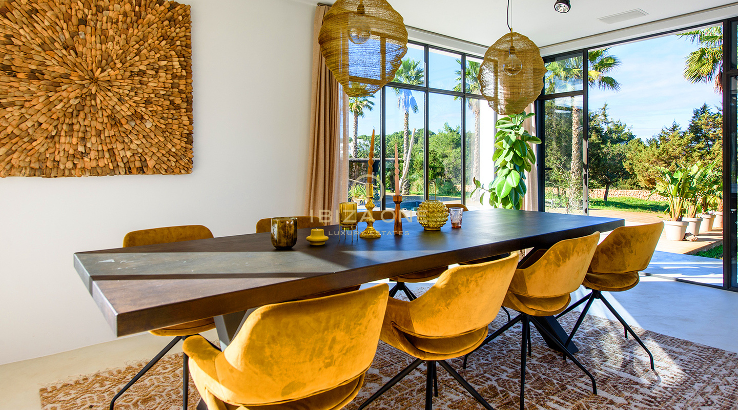 Moderna y lujosa villa cerca de Cala Comte y Cala Bassa con licencia turística en venta, Ibiza