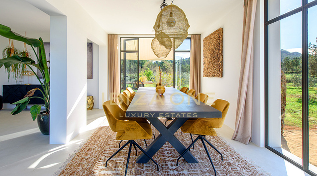 Moderne und luxuriöse Villa in der Nähe von Cala Comte und Cala Bassa mit touristischer Lizenz zu verkaufen, Ibiza