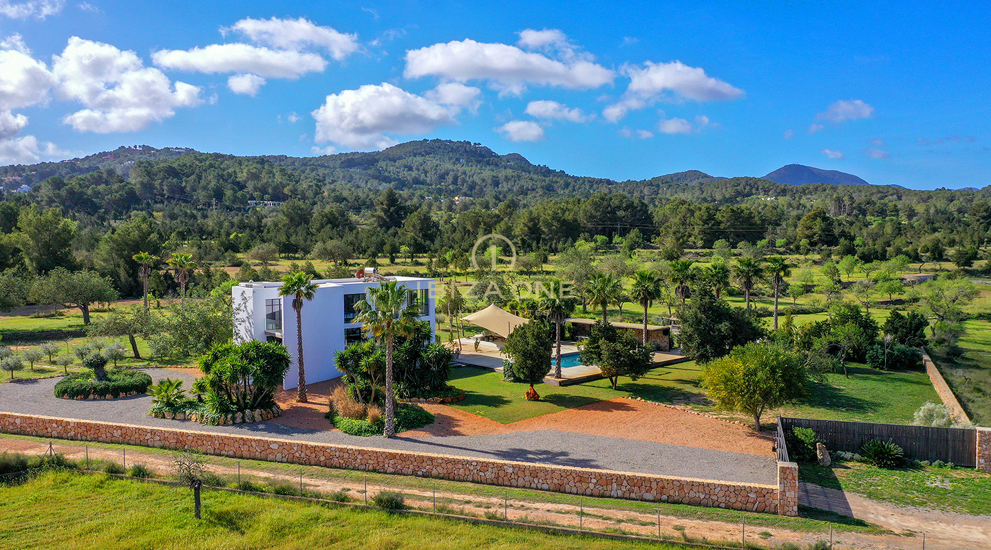 Moderna y lujosa villa cerca de Cala Comte y Cala Bassa con licencia turística en venta, Ibiza
