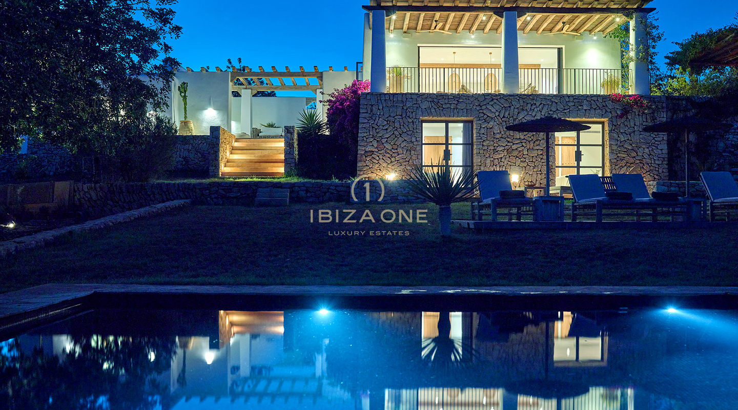 Enchanting luxurious Blakstad villa in the charming village of Santa Gertrudis for sale - Close to the renowned Morna International School, Ibiza