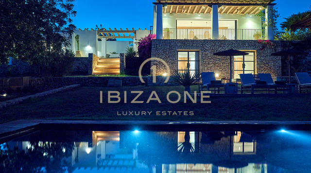 Betoverende luxe Blakstad villa in het charmante dorpje Santa Gertrudis te koop - Dichtbij de beroemde Morna International School, Ibiza