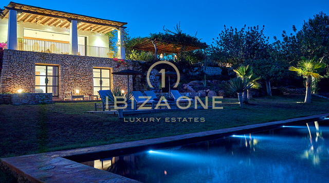 Charmante villa luxueuse à vendre à Blakstad dans le charmant village de Santa Gertrudis - À proximité de la célèbre école internationale Morna, Ibiza