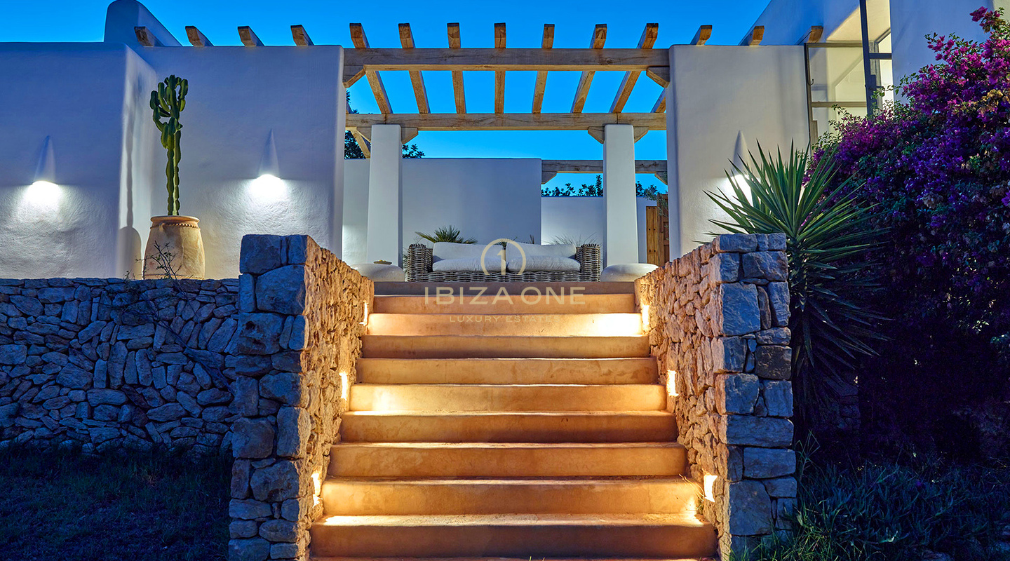 Betoverende luxe Blakstad villa in het charmante dorpje Santa Gertrudis te koop - Dichtbij de beroemde Morna International School, Ibiza