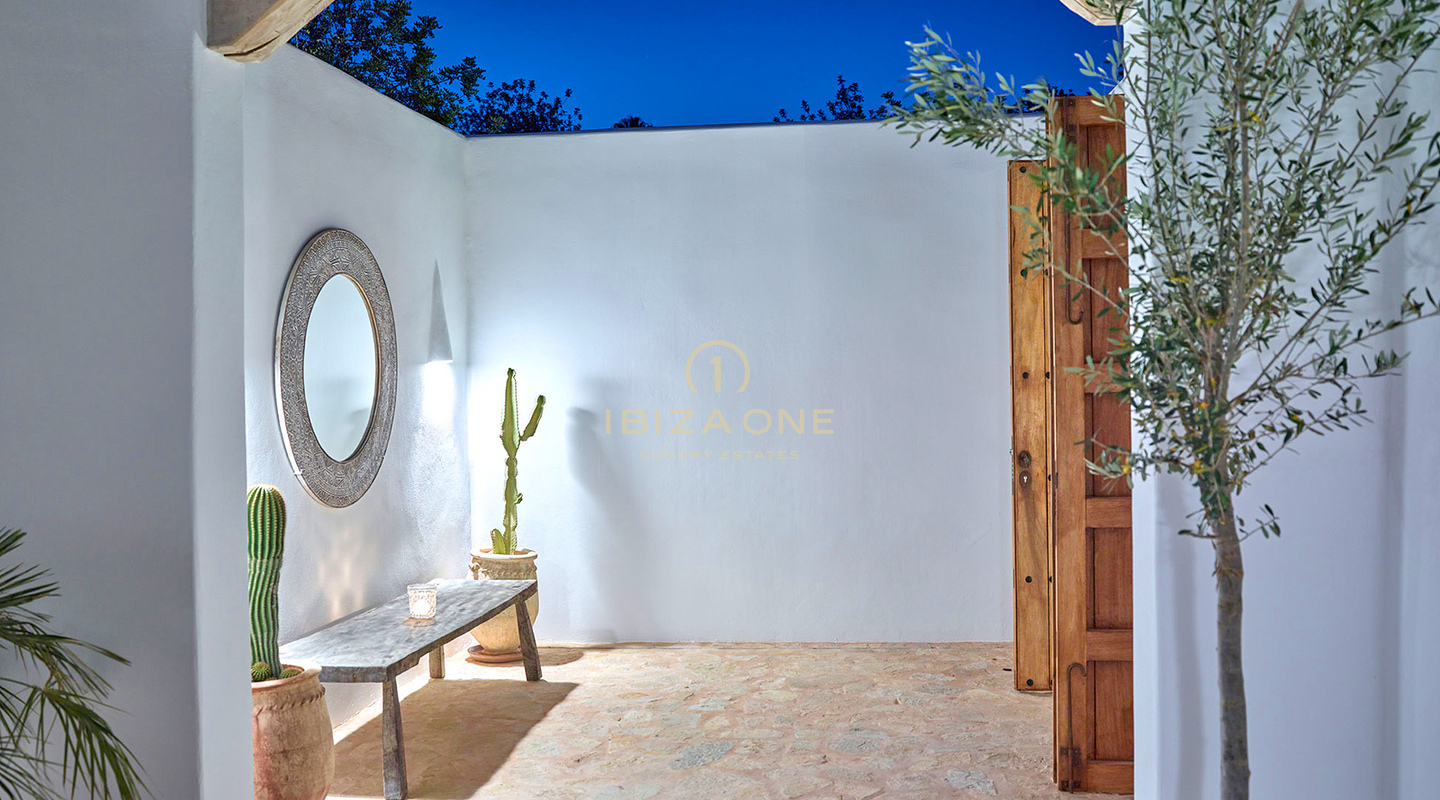 Betoverende luxe Blakstad villa in het charmante dorpje Santa Gertrudis te koop - Dichtbij de beroemde Morna International School, Ibiza
