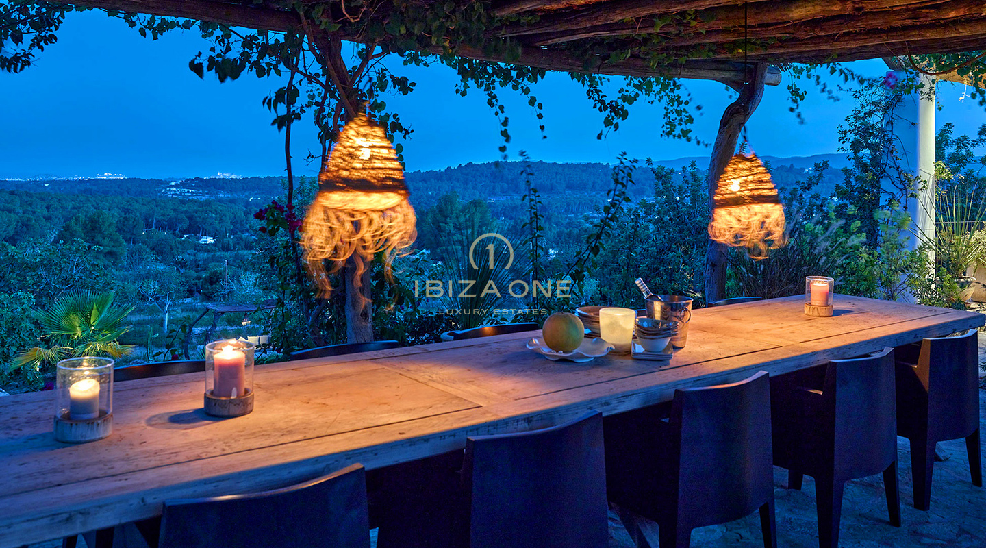 Encantadora villa de lujo en Blakstad en el encantador pueblo de Santa Gertrudis en venta - Cerca de la reconocida escuela internacional Morna, Ibiza
