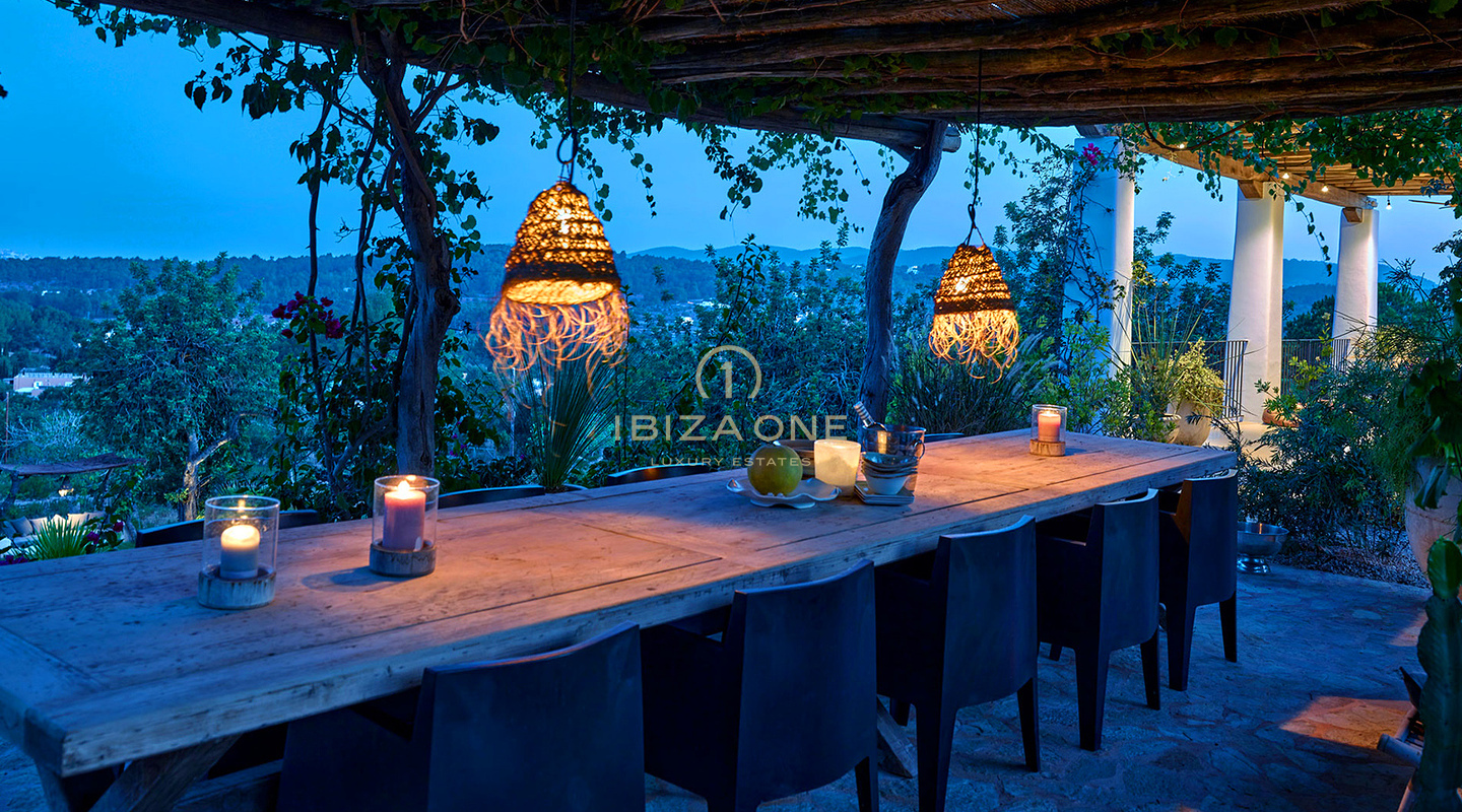 Encantadora villa de lujo en Blakstad en el encantador pueblo de Santa Gertrudis en venta - Cerca de la reconocida escuela internacional Morna, Ibiza