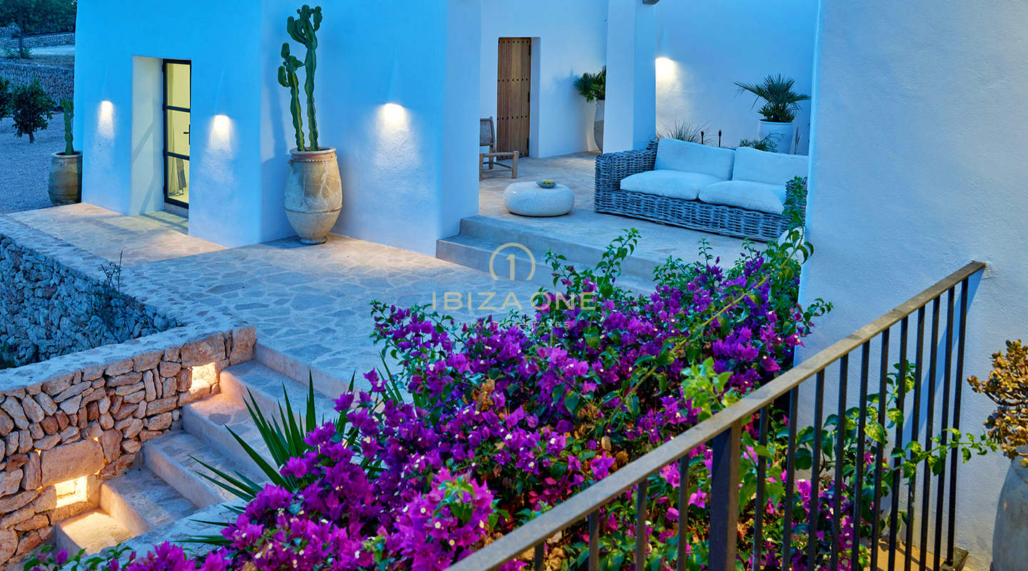 Enchanting luxurious Blakstad villa in the charming village of Santa Gertrudis for sale - Close to the renowned Morna International School, Ibiza