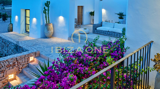 Encantadora villa de lujo en Blakstad en el encantador pueblo de Santa Gertrudis en venta - Cerca de la reconocida escuela internacional Morna, Ibiza