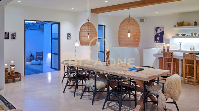 Incantevole villa di lusso a Blakstad nel grazioso villaggio di Santa Gertrudis in vendita - Vicino alla rinomata scuola internazionale Morna, Ibiza