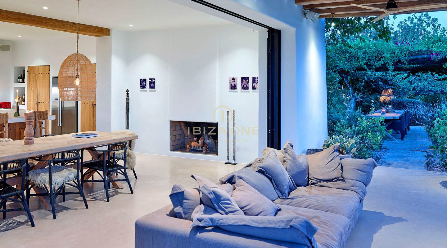 Betoverende luxe Blakstad villa in het charmante dorpje Santa Gertrudis te koop - Dichtbij de beroemde Morna International School, Ibiza