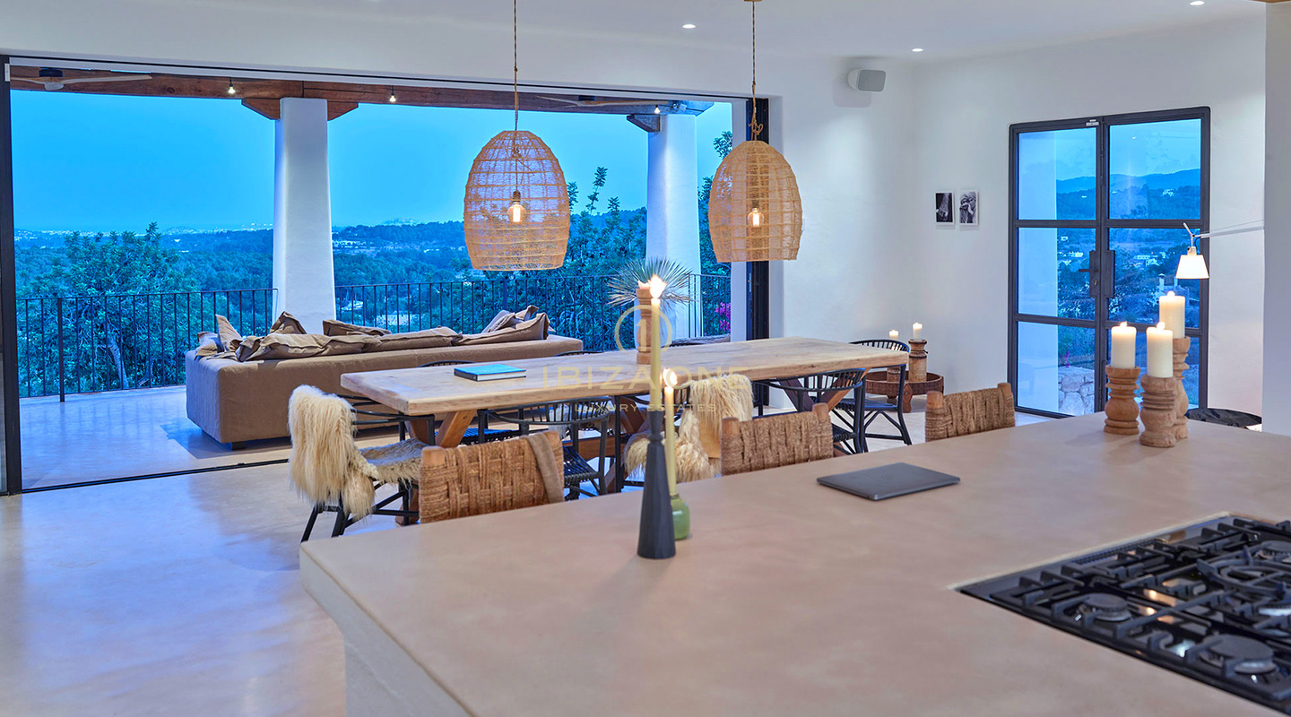 Betoverende luxe Blakstad villa in het charmante dorpje Santa Gertrudis te koop - Dichtbij de beroemde Morna International School, Ibiza