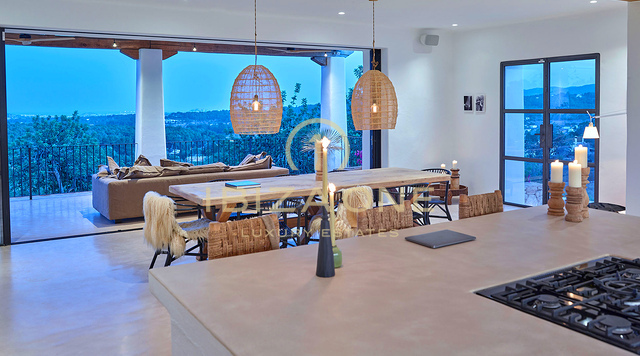 Encantadora villa de lujo en Blakstad en el encantador pueblo de Santa Gertrudis en venta - Cerca de la reconocida escuela internacional Morna, Ibiza