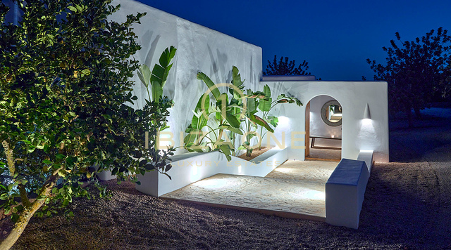 Betoverende luxe Blakstad villa in het charmante dorpje Santa Gertrudis te koop - Dichtbij de beroemde Morna International School, Ibiza