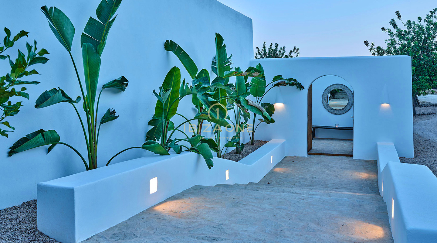 Betoverende luxe Blakstad villa in het charmante dorpje Santa Gertrudis te koop - Dichtbij de beroemde Morna International School, Ibiza